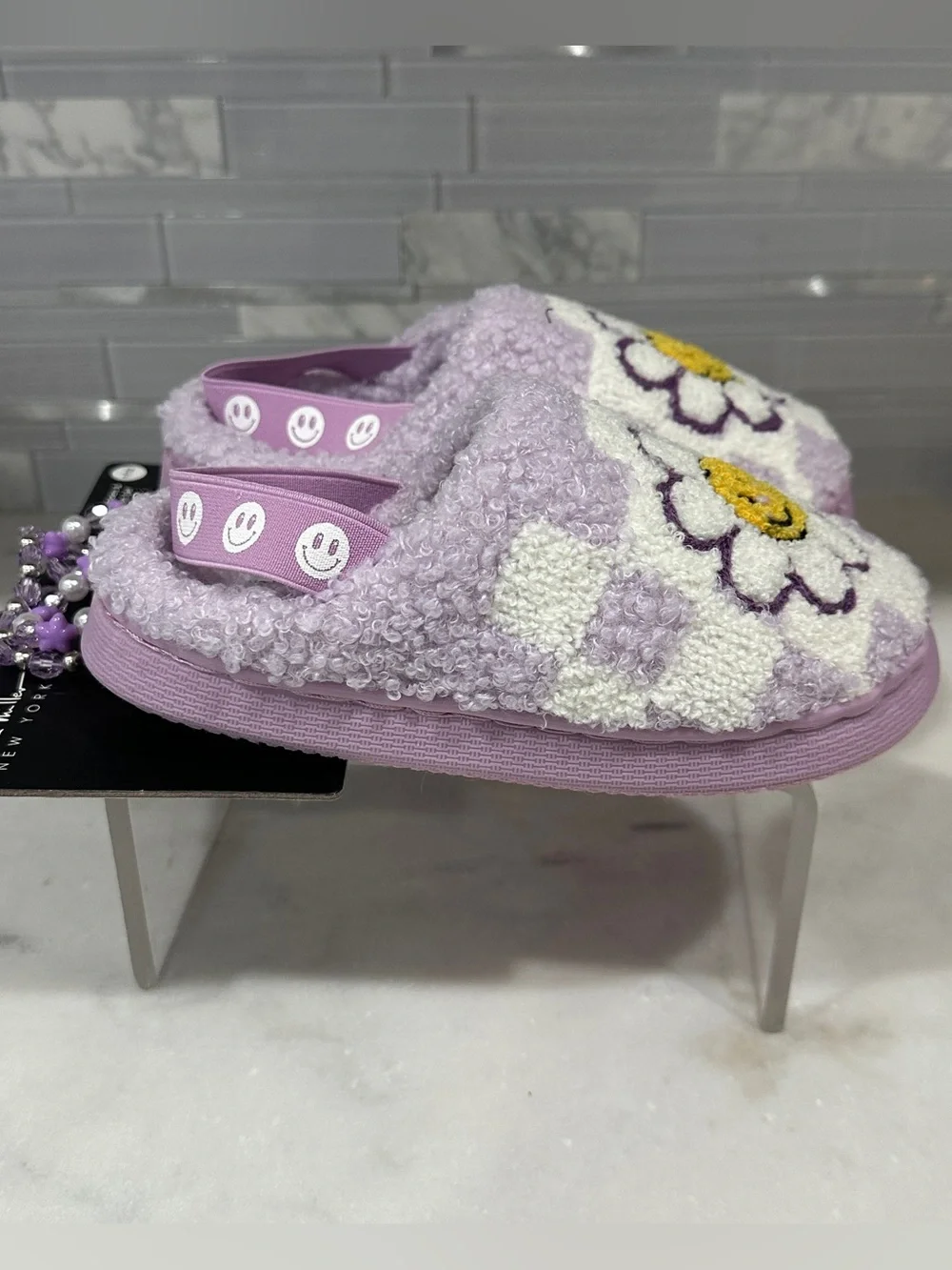 Nicole Miller Kids' Lavender Smiley Daisy Slip-On Slippers & Bracelet Set